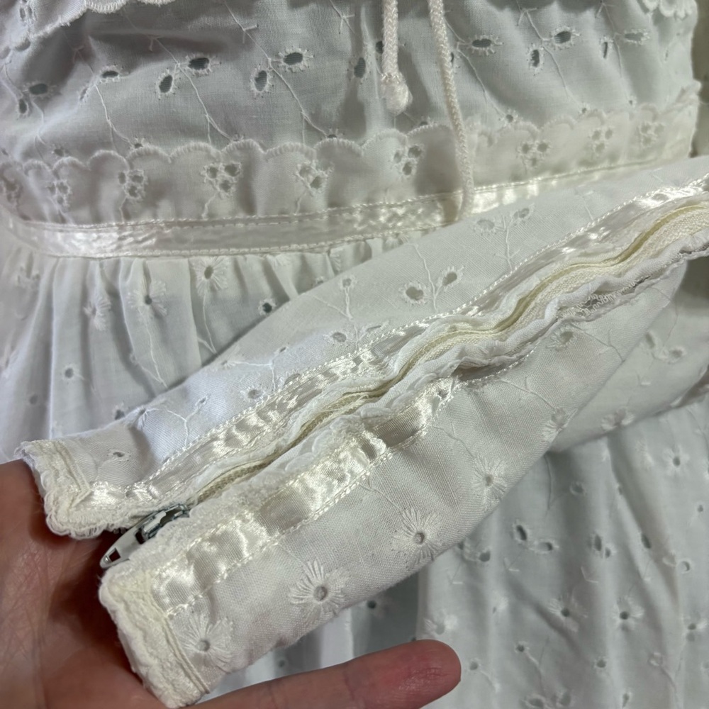 Vintage 1970s Gunne Sax White Long Sleeve Lace Dress - Picture 6 of 8